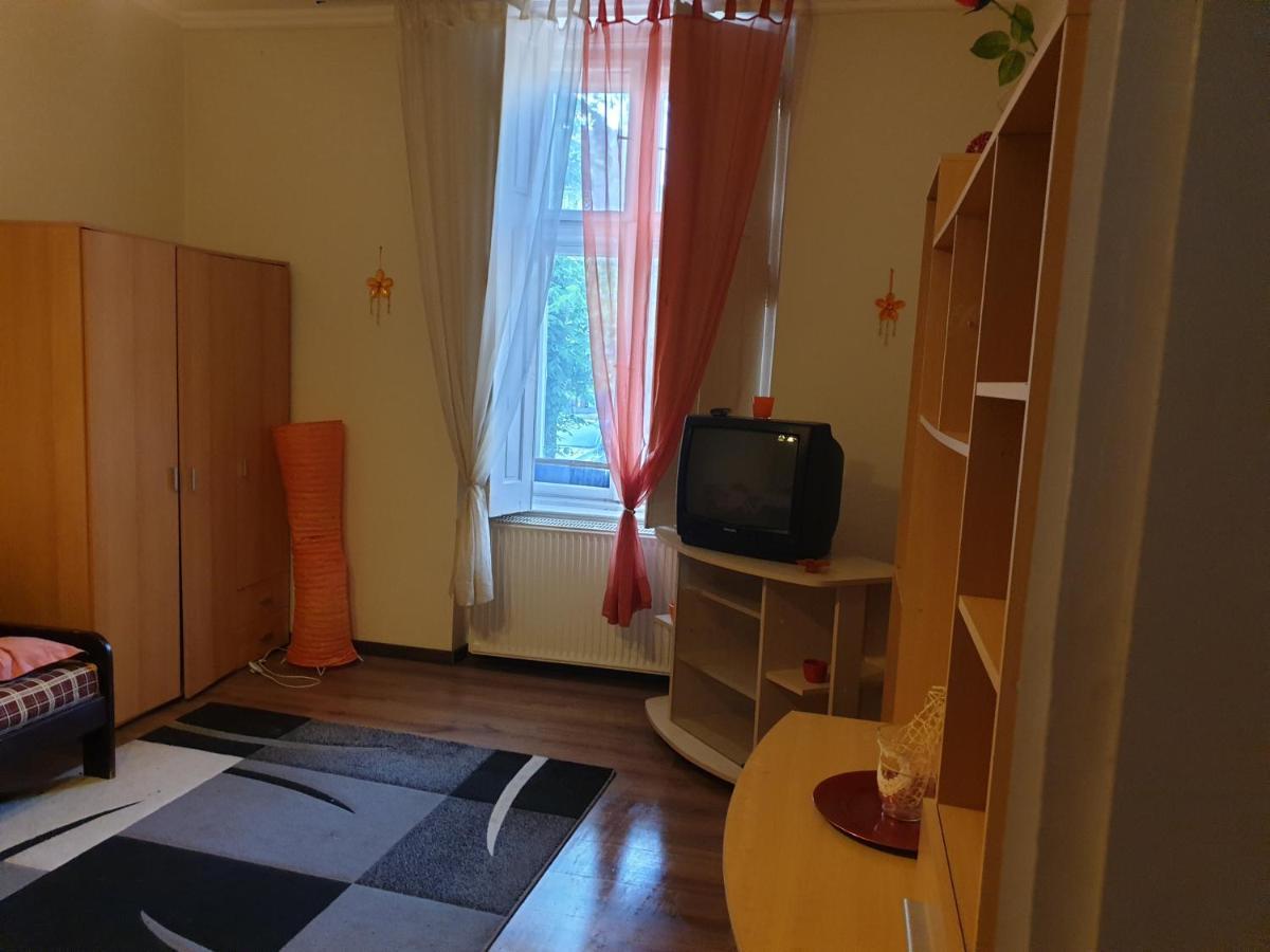 Izisz Debrecen Dış mekan fotoğraf